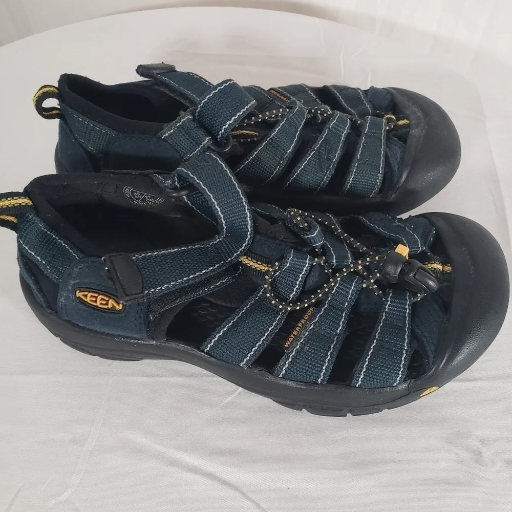Keens Kids Dark Green Hiking Outdoor Sandals Sz 3